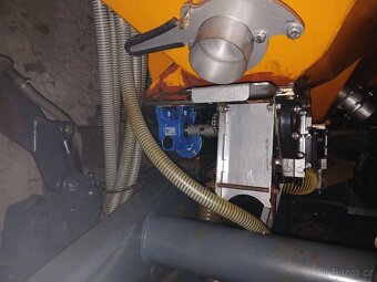 Mzuri secí stroj-strip till (pásové zpracování půdy) - 3