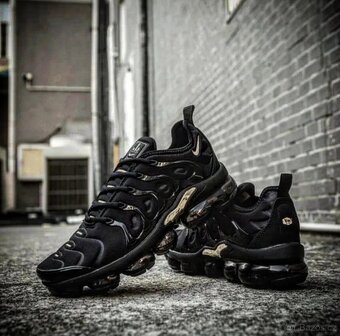NIKE Air Vapormax "Black/Gold" 43 EU - 3