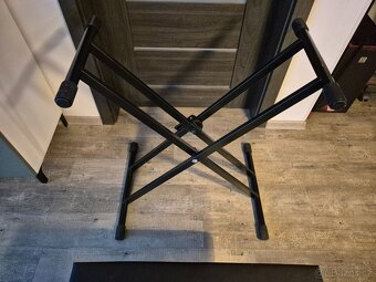 Stojan na klávesy a stolička - 3