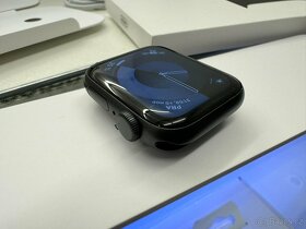 Apple Watch Series SE 40mm GPS Space Gray - 3