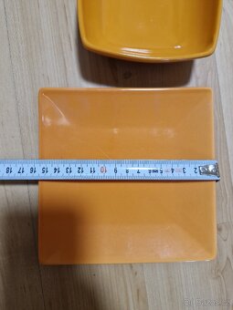 Čtvercový talířek a dvě misky oranžová Barva - 3