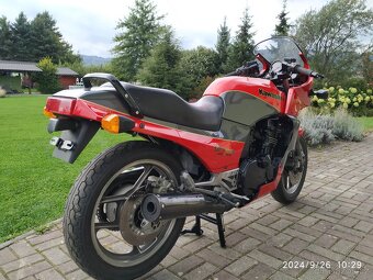Kawasaki GPZ 900 R - 3