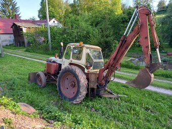 Traktorbagr Bělorus - 3