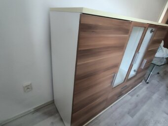 Prosklená skříň a tv stolek - 3