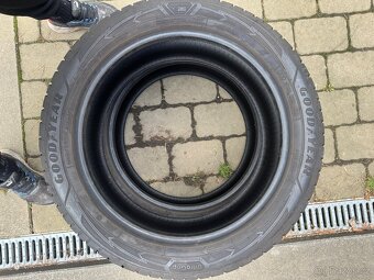 Dvě zimní pneu 235/50/20 GoodYear - 3