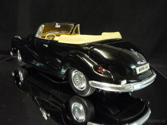 BMW 502 1955 Maisto 1/18 - 3