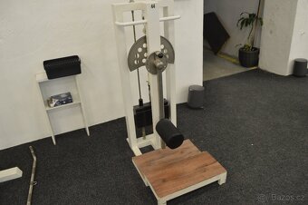 Posilovací stroj unožování - 3