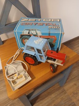 Stará hračka traktor krystal - 3