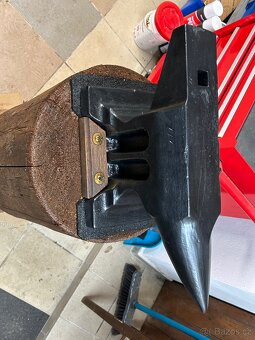 Prodám kovadlina 30 kg se špalkem po renovaci - 3