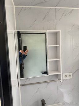 Sprchový kout(box), záchod, umyvadlo se skříňkou a zrcadlem - 3