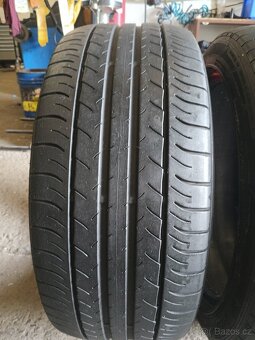 2xletní pneu 235/45/18.Dunlop. - 3