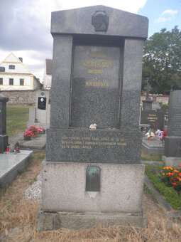 Prodám hrob - 3