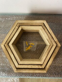 Dřevěné šestihranné police – sada 3 kusů - 3