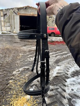 Úklid sedlovny pro kone - 3