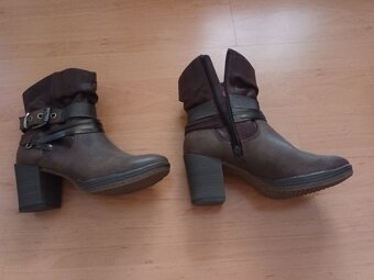 Dámské hnědé polokozačky s.Oliver - 3