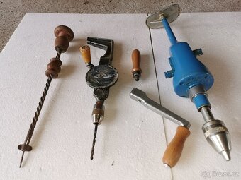 Různě staré ruční vrtačky - 3