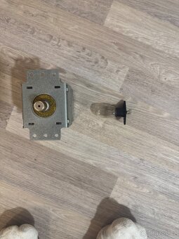 Díly z mikrovlnky lg - 3