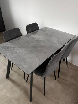 Jídelní stůl - 3