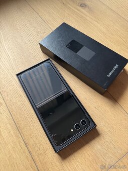 Samsung Galaxy Z Flip 5 256GB šedý - 3