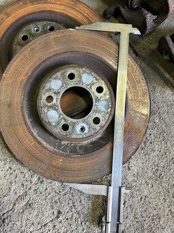 Přední brzdy 345 + zadní brzdy 330 - 3