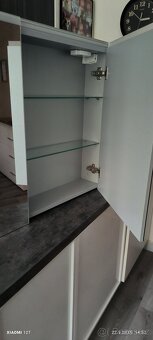 Prodám koupelnovou skříňku s Led osvětlením. - 3