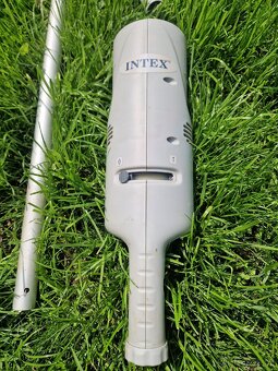 Akumulátorový bazénový vysavač INTEX - 3