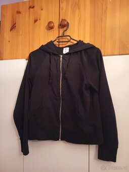 Černá basic mikina (Sinsay) na zip s kapucí - 3