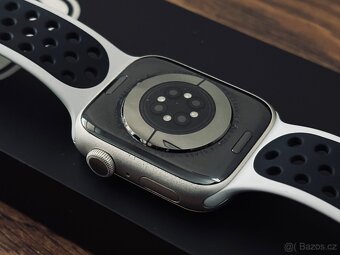  Apple Watch 7 silver 45 mm Nike series, top stav - 3