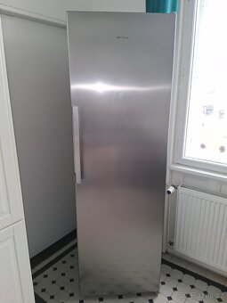 Mrazák Whirlpool UW8 F2C XBI N 2 Objem:	263 l - 3