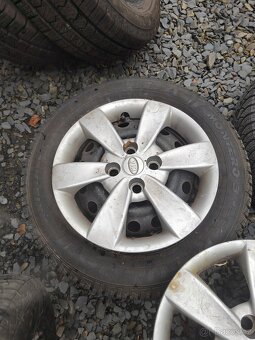 Prodám zimní kolo 14 kia Rio 4x100 zimní pneu 185/65/14 - 3
