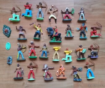 Gumoví vojáčci DDR,Kovbojové,indián a koníci a minizvířátka - 3