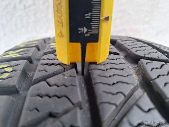 Prodám zimní pneu 215/60/17 Continental - 3