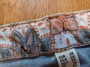 Šisované džíny s elastanem - 3