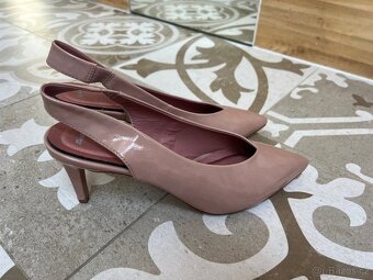 Nádherné lesklé lodičky Baťa, vel. 40 - 3