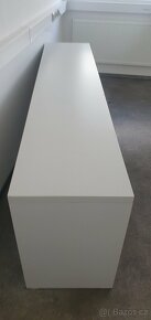 Prodám dlouhý odkládací stůl bílé barvy - 3