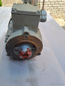 Motor se spojkou - 3