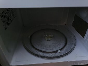 Mikrovlnka Gallet 700 Wattů - 3