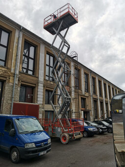Nůžková montážní plošina Skyjack 12,5M - - 3
