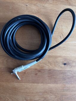 Prodám stojan na elektrickou kytar a kabel Fender - 3