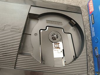 PS3 500GB, originál ovladač + 6 her / PlayStation 3 - 3