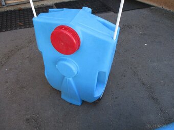 nádrž na vodu na kolečkách - 3