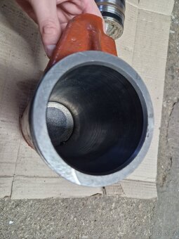 Valec a pist hydrauliky zetor - 3
