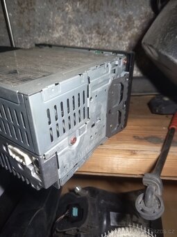Mazda 323f radio - 3