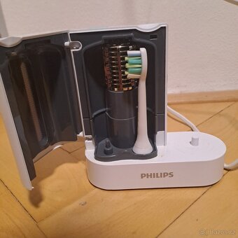 Nabíjecí a čistící stanice na elektrický kartáček Sonicare - 3