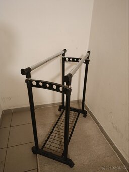 Věšák - 3