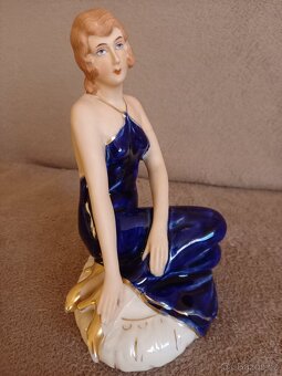 Soska sediaca dama Royal Dux - 3
