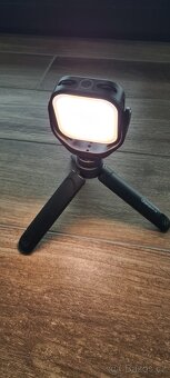 LED světlo na focení a natáčení s mini tripodem Vijim - 3