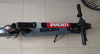 Elektrokoloběžka Ducati. - 3