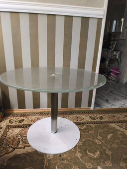 Malý kulatý skleněný stoleček 80cm - 3