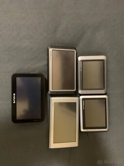 pět krát navigace Garmin nuvi jedná s TV - 3